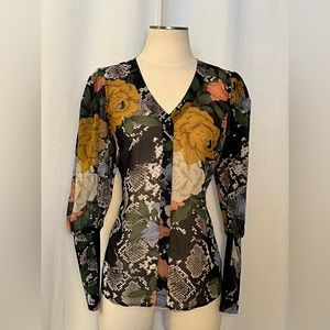 CAbi printed v-neck blouse size M